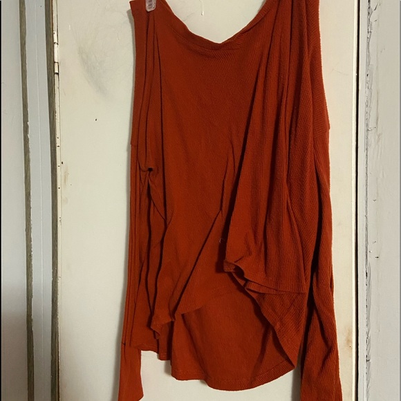 Off Shoulder, criss cross back shirt - Picture 1 of 3